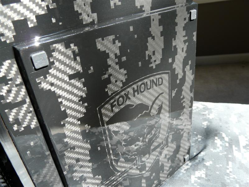 Illustration for article titled Custom Metal Gear Solid 4 PS3 Is Full Of Awesome Substance